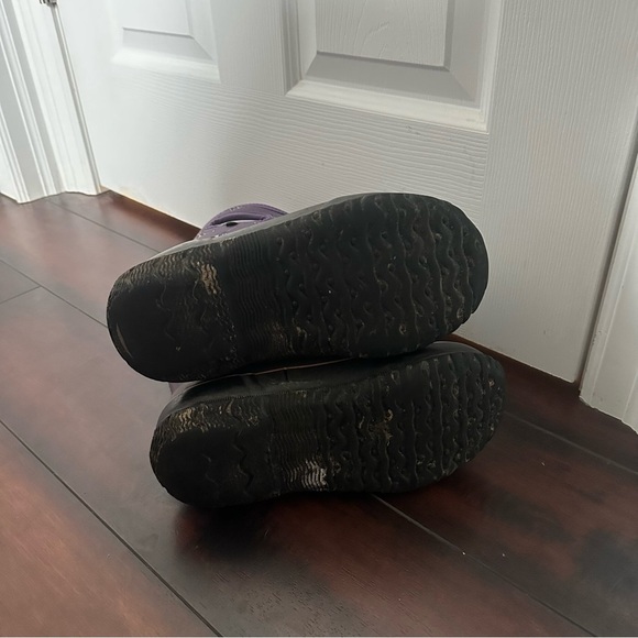 Size 5 Bogs Waterproof Insulated Rain Boots - Purple Hockey - Picture 5 of 6